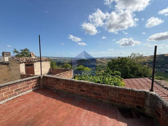 Casa indipendente in vendita a Perano via Roma, 18