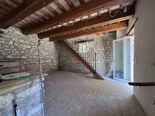 Casa indipendente in vendita a Pergola PU