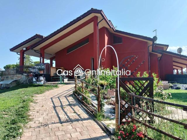 Casa indipendente in vendita a Perugia