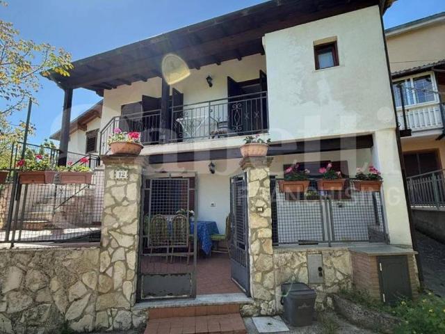 Casa indipendente in vendita a Pescorocchiano RI