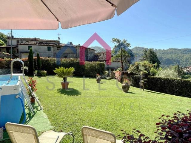 Casa indipendente in vendita a Pescaglia LU
