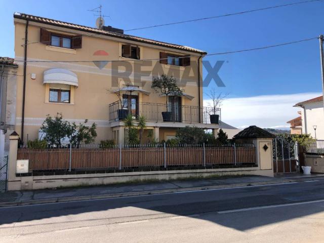 Casa indipendente in vendita a Pescara via Fonte Romana, 67, Ospedale