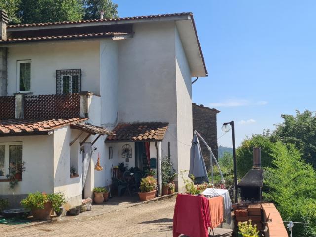 CASA INDIPENDENTE in VENDITA a PESCIA di 4 vani