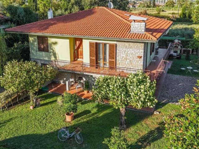 Casa indipendente in vendita a Pescia via delle Pari, Veneri
