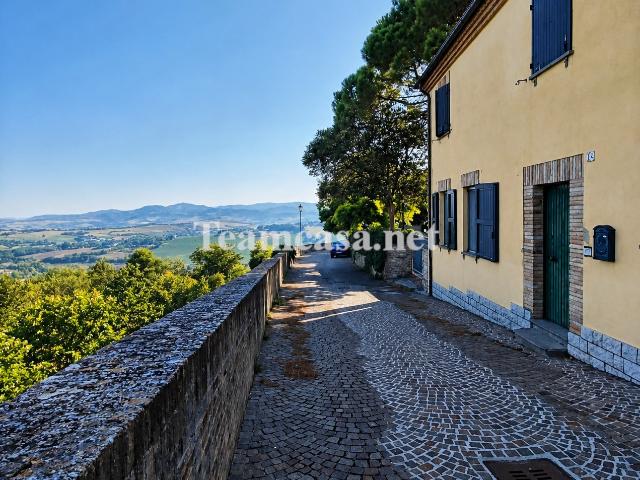 CASA INDIPENDENTE in VENDITA a PESARO ESTREMA PERIFERIA di 4 vani