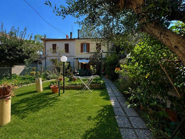 Casa indipendente in vendita a Pesaro PU