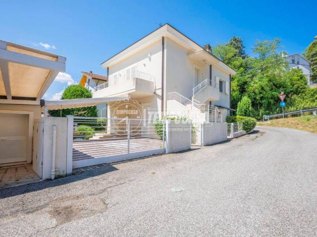 Casa indipendente in vendita a Pesaro PU