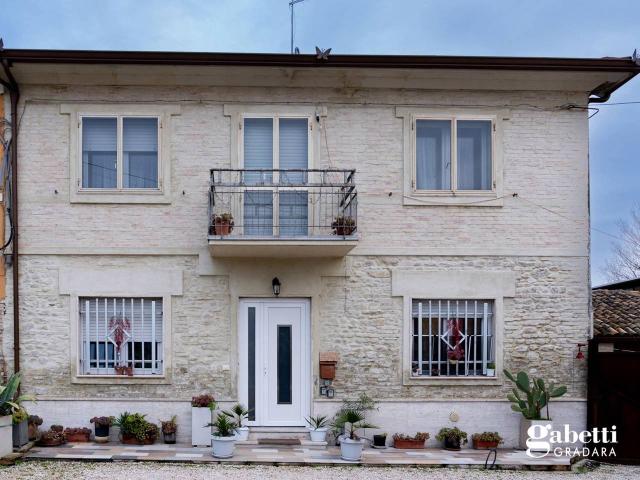 Casa indipendente in vendita a Pesaro
