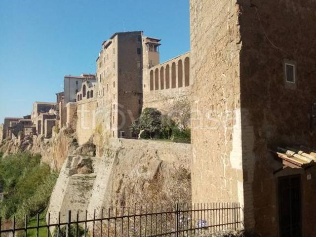 Casa indipendente in vendita a Pitigliano via dei Lavatoi