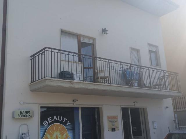 Casa indipendente in vendita a Pizzoli AQ