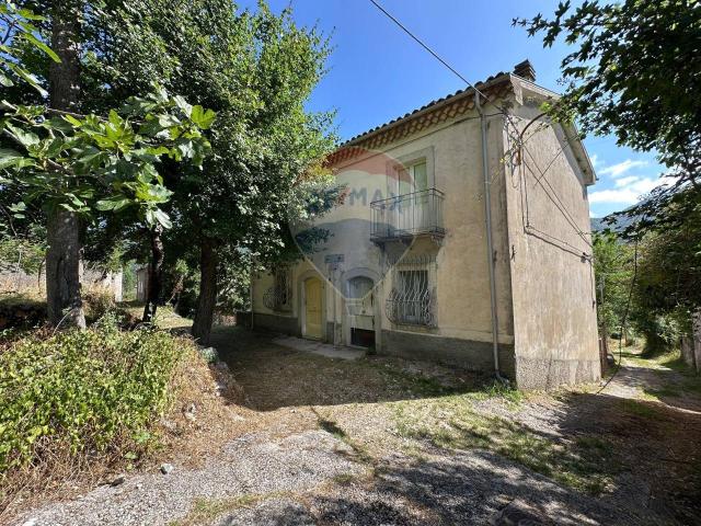 Casa indipendente in vendita a Pizzone