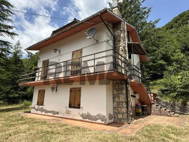 Casa indipendente in vendita a Pizzone IS