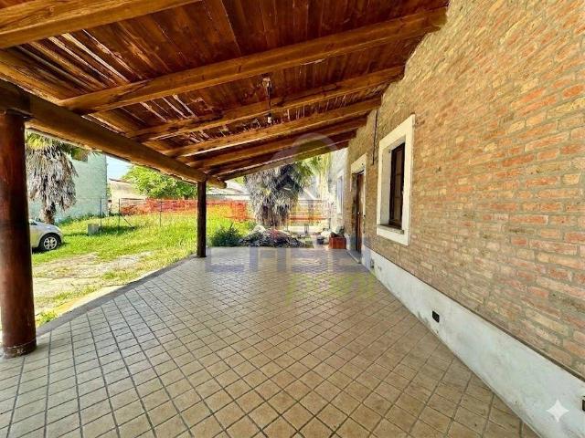 Casa indipendente in vendita a Pizzighettone via soresina 9, Regona