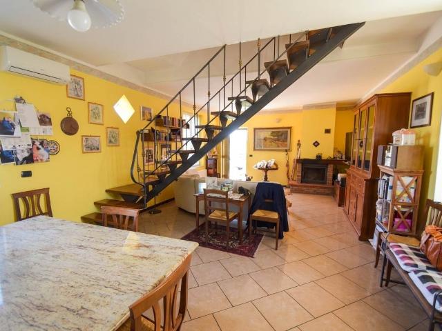 CASA INDIPENDENTE in VENDITA a PIACENZA RONCAGLIA di 3 vani