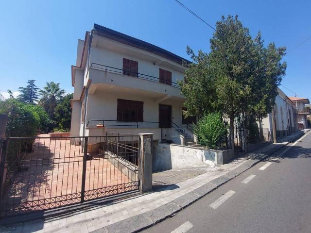 Casa indipendente in vendita a Piedimonte Etneo CT