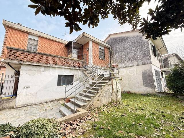 Casa indipendente in vendita a Pietra Marazzi via Roma