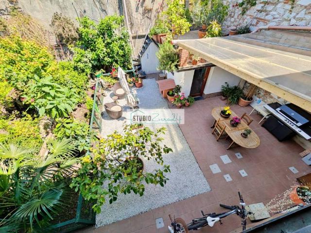 Villa bifamiliare in vendita a Pietrasanta