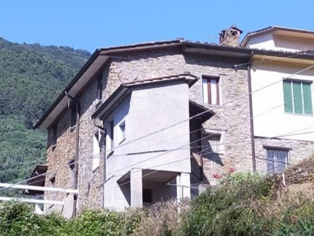 Casa indipendente in vendita a Pietrasanta LU