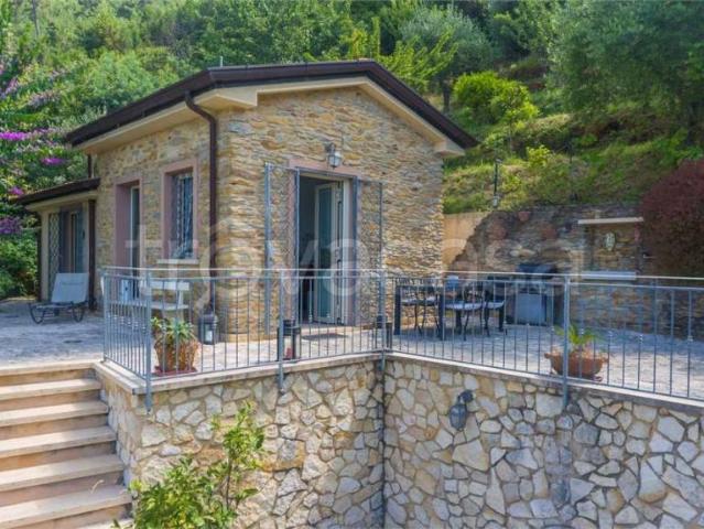 Casa indipendente in vendita a Pietrasanta via Lavacchino, 15