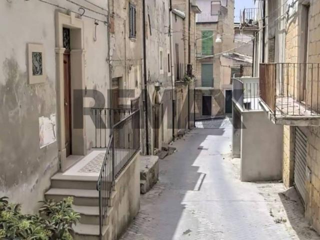Casa indipendente in vendita a Pietraperzia EN