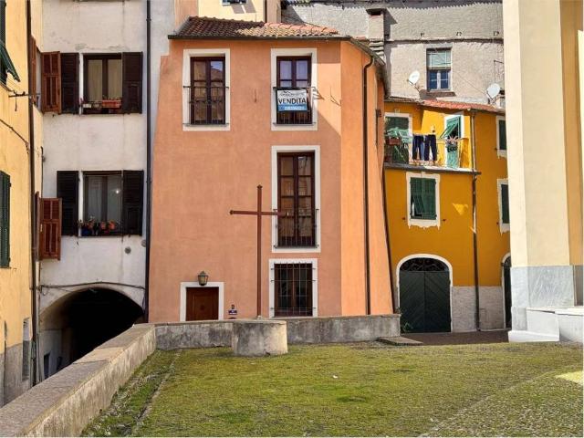 Casa indipendente in vendita a Pieve di Teco IM