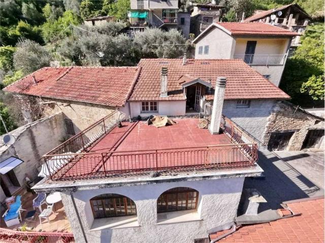 Casa indipendente in vendita a Pieve di Teco IM