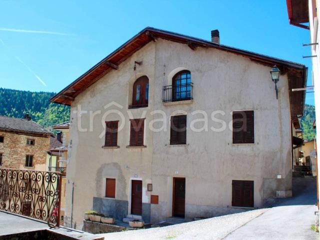 Casa indipendente in vendita a Pieve Tesino piazza Dante