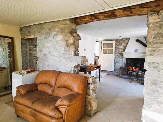 Casa indipendente in vendita a Pigra CO