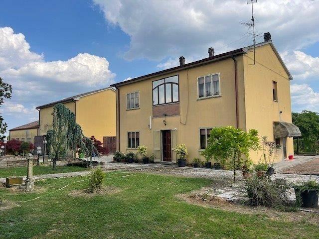 Casa indipendente in vendita a Pincara RO
