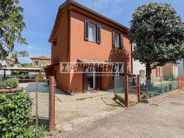 Casa indipendente in vendita a Pinarella, Cervia
