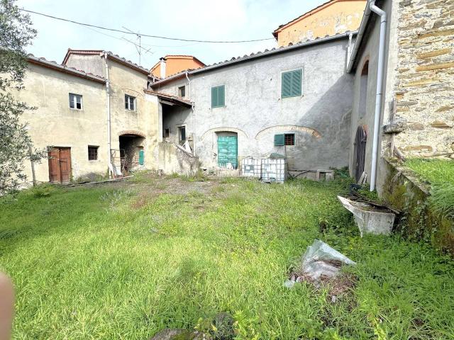 Casa indipendente in vendita a Pistoia