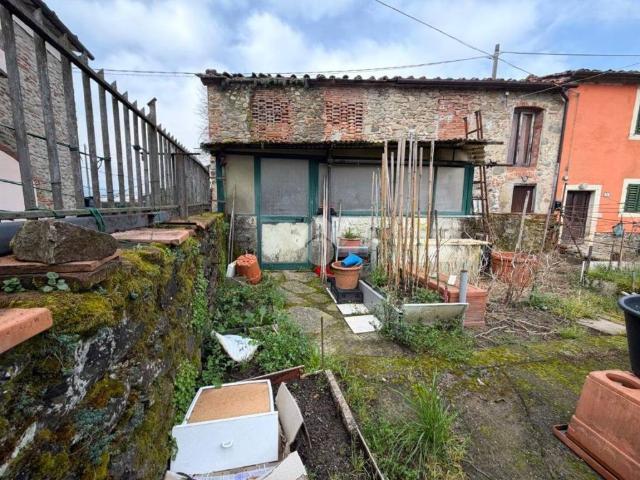Casa indipendente in vendita a Pistoia PT