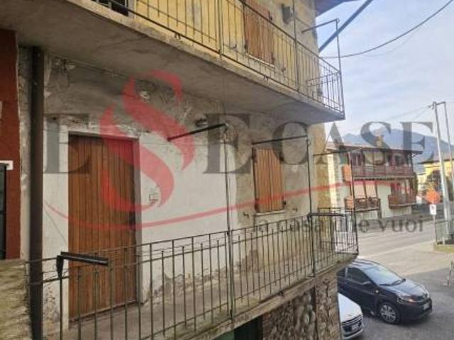 Casa indipendente in vendita a Pradalunga via Grumelle, 72