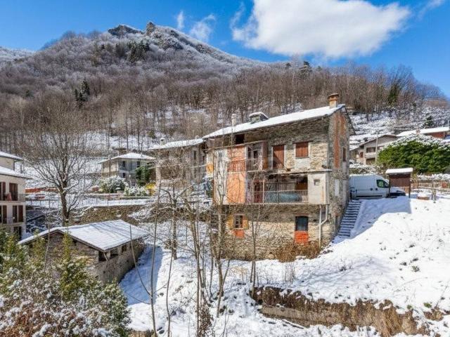 Casa indipendente in vendita a Pradleves via IV Novembre, 151