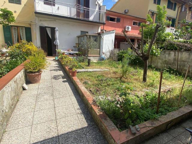 Casa indipendente in vendita a Prato