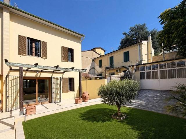 Casa indipendente in vendita a Prato