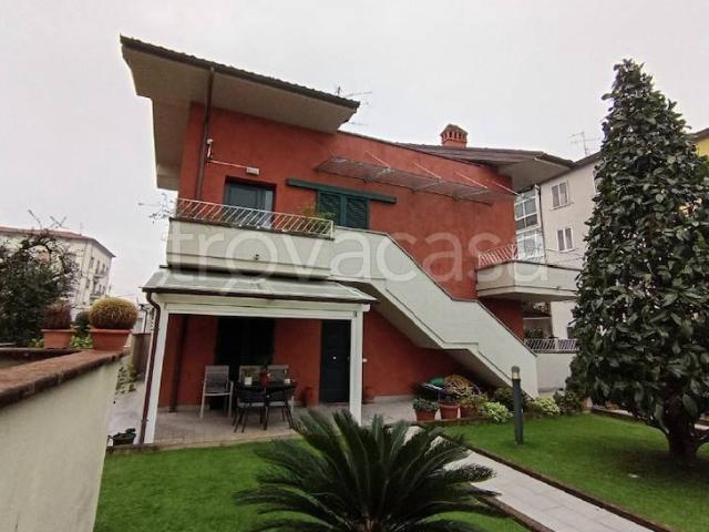 Casa indipendente in vendita a Prato, Soccorso