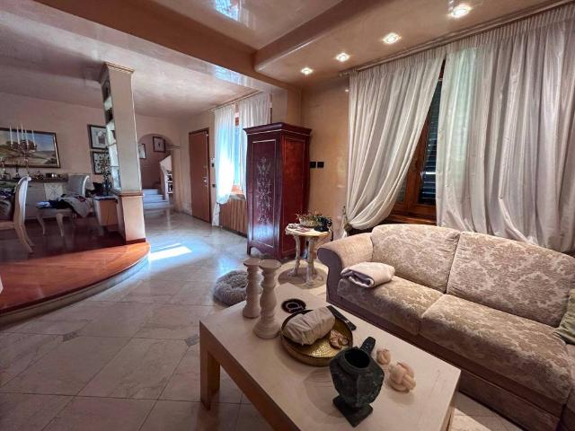 Casa indipendente in vendita a Prato PO