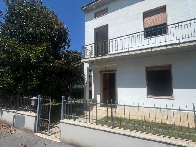 Casa indipendente in vendita a Prato PO