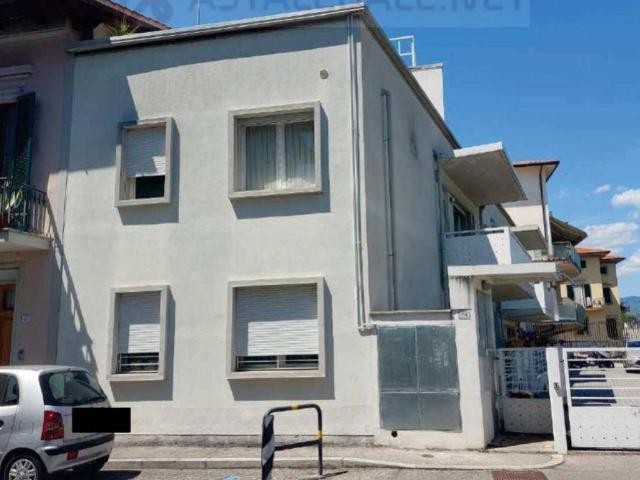 Casa indipendente in vendita a Prato PO
