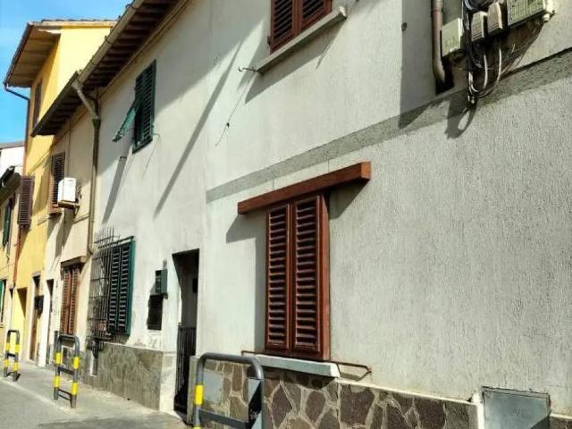 Casa indipendente in vendita a Prato PO