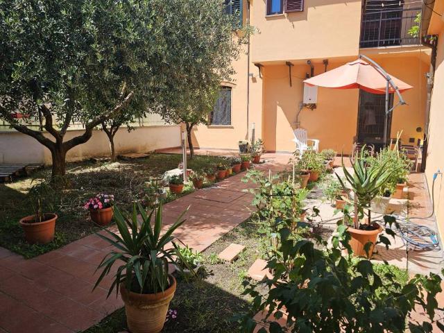 Casa indipendente in vendita a Prato PO
