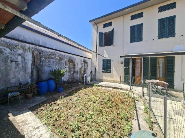 Casa indipendente in vendita a Prato PO