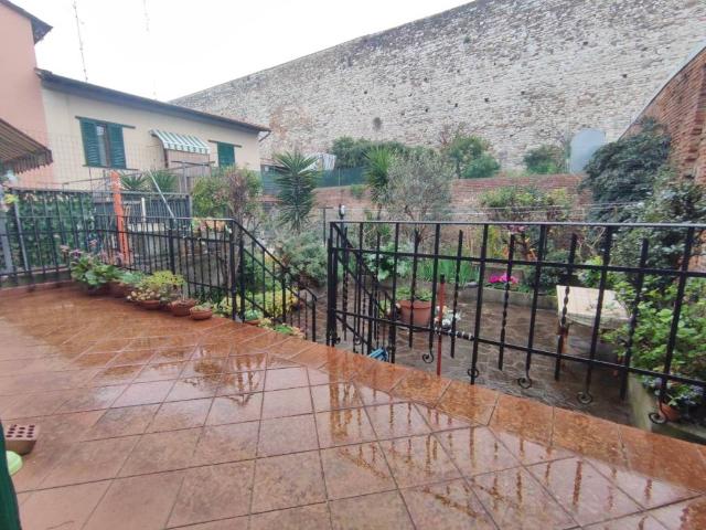 Casa indipendente in vendita a Prato PO