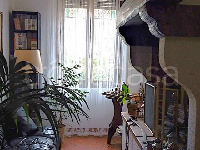 Casa indipendente in vendita a Prato via dei Casini, Cafaggio Grignano