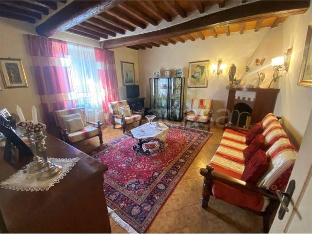 Casa indipendente in vendita a Prato via delle Rose, Vergaio Tobbiana