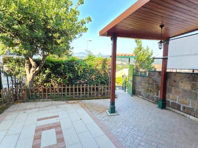 Casa indipendente in vendita a Pratola Serra AV