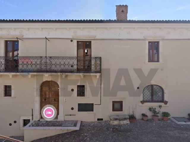 Casa indipendente in vendita a Prata d'Ansidonia AQ