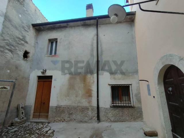 Casa indipendente in vendita a Prata d'Ansidonia piazza del plebiscito