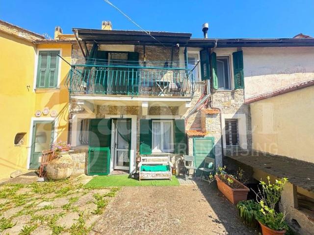 Casa indipendente in vendita a Prelà IM